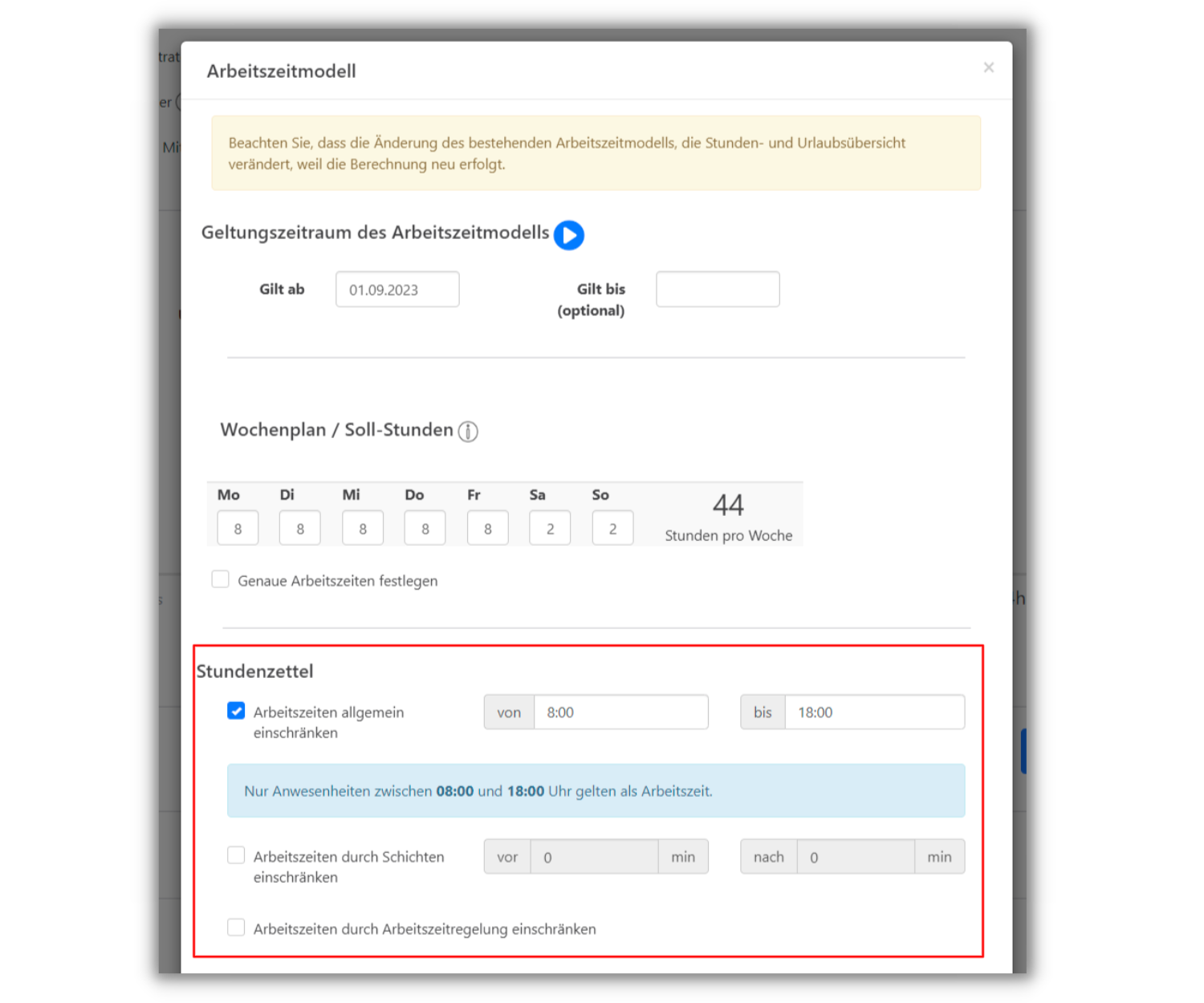 In der TimeTrack-Software-Einstellung zum Arbeitszeitmodell wird ein Wochenplan mit Soll-Stunden pro Tag festgelegt. Es gibt eine Option, um Arbeitszeiten allgemein einzuschränken